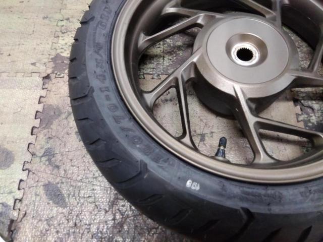 6HONDA VARIO160純正リアタイヤホイールセット