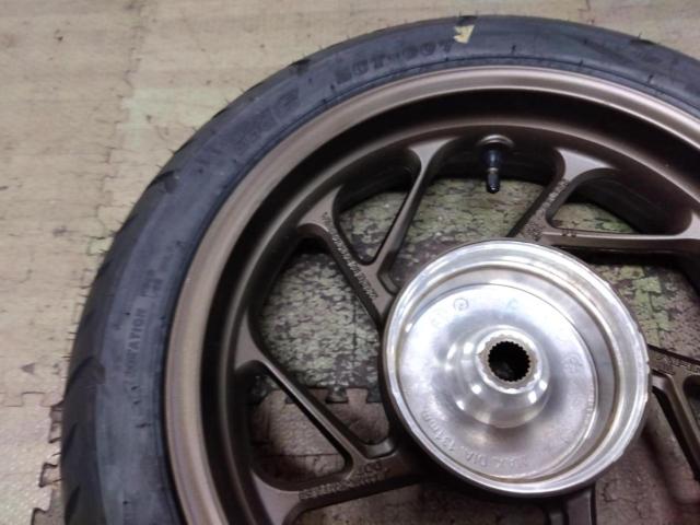 6HONDA VARIO160純正リアタイヤホイールセット
