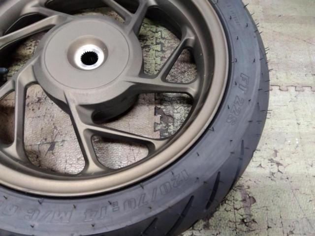 6HONDA VARIO160純正リアタイヤホイールセット
