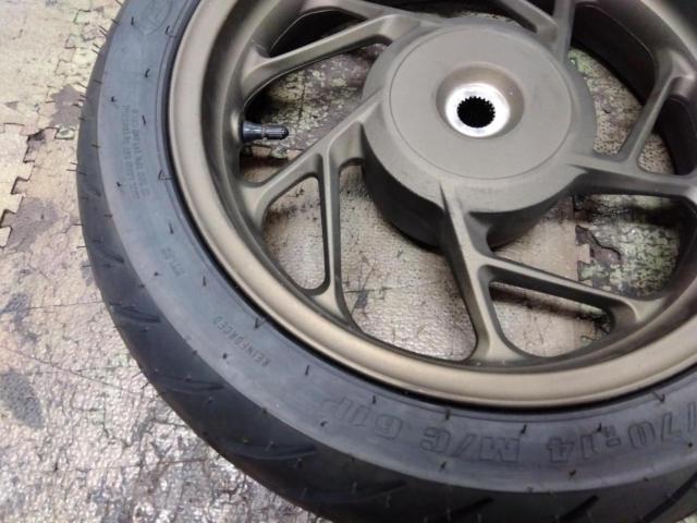6HONDA VARIO160純正リアタイヤホイールセット