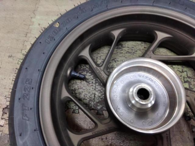 6HONDA VARIO160純正リアタイヤホイールセット