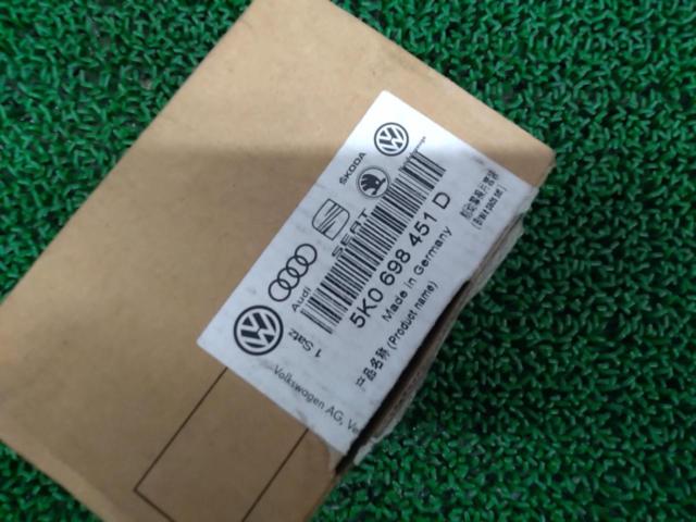 VolksWagen genuine
Brake pad
Rear