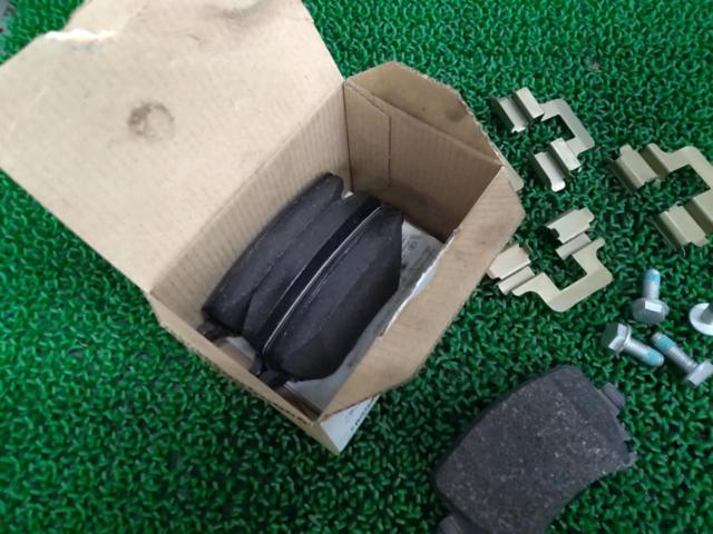 VolksWagen genuine
Brake pad
Rear