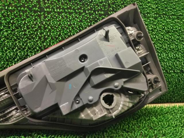 【トヨタ純正】 50系中期 エスティマ 左ハッチバック側(左内側) テールレンズ