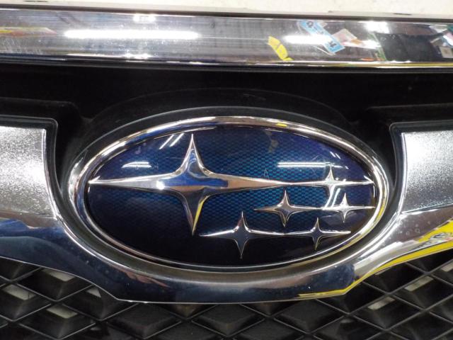 SUBARU BM/BRレガシィ純正フロントグリル | やや傷や汚れあり | アップ 