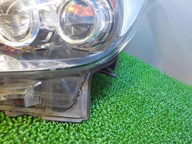 トヨタ純正(TOYOTA) 30プリウス後期ツーリングセレクション純正LED 