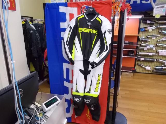 サイズ:54(XXL) BERIK(ベリック) セパレート(2ピース)レーシングレザー 