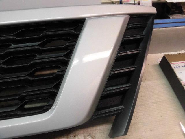 日産純正 NV350 キャラバン 後期純正 フロントグリル | やや傷や汚れ 