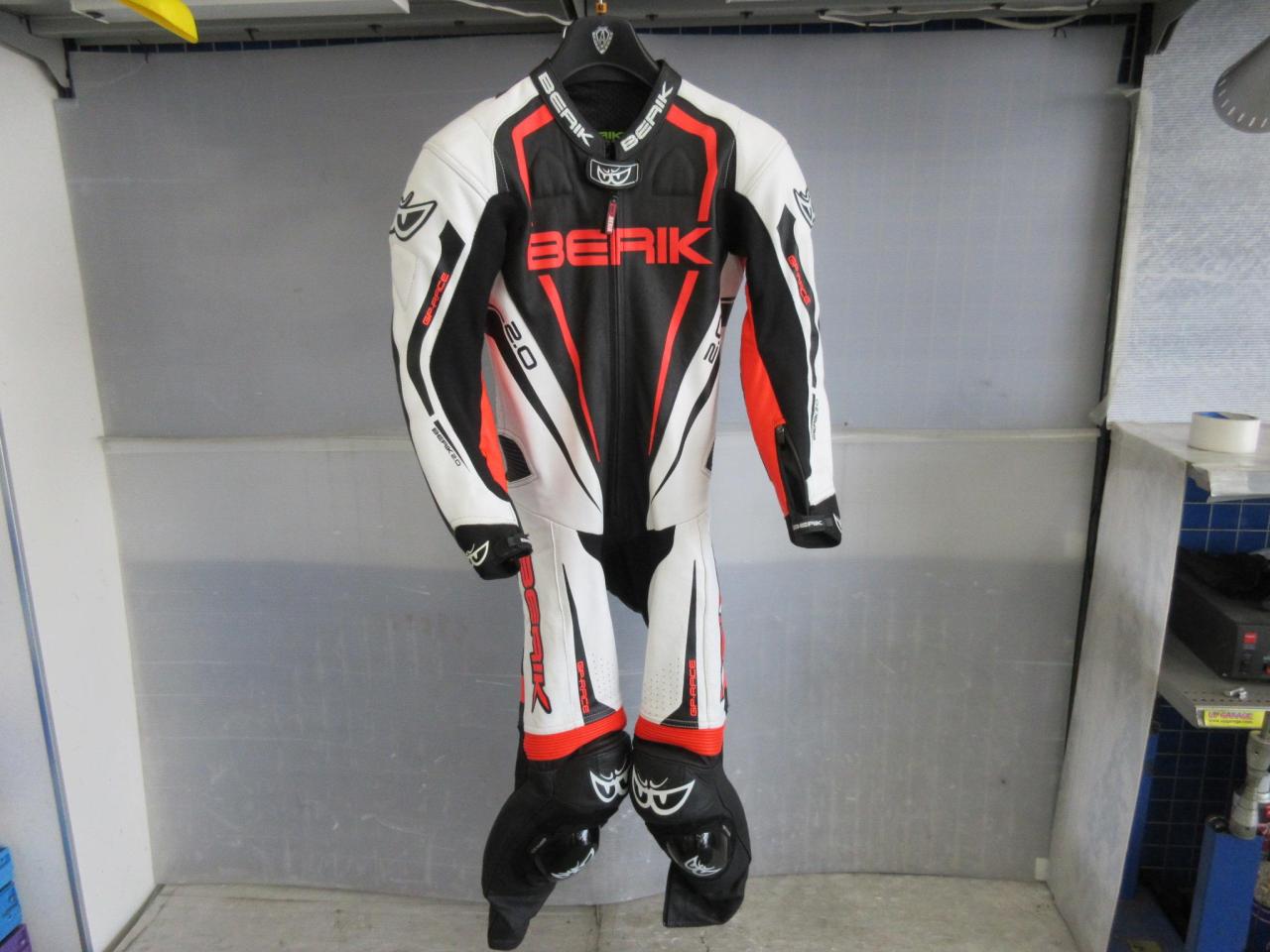 新品】BERIK/Two Piece Racing Suit/レーシングスーツ （サイズ:46  