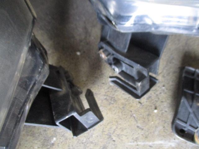 大幅値下げ!RX2006-1025 ダイハツ(DAIHATSU) L175/L185 ムーヴカスタム前期純正 HIDヘッドライト 左右セット