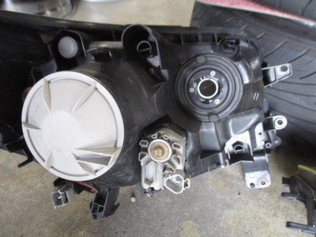 大幅値下げ!RX2006-1025 ダイハツ(DAIHATSU) L175/L185 ムーヴカスタム前期純正 HIDヘッドライト 左右セット
