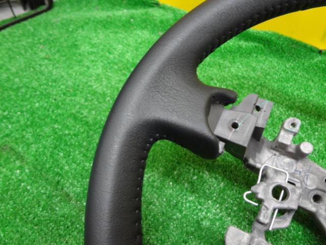 トヨタ アクア純正革巻きハンドル (レザーハンドル) | 中古品 | アップガレージ 岡崎宇頭店 | カー用品 インテリア ステアリングを通販 ...