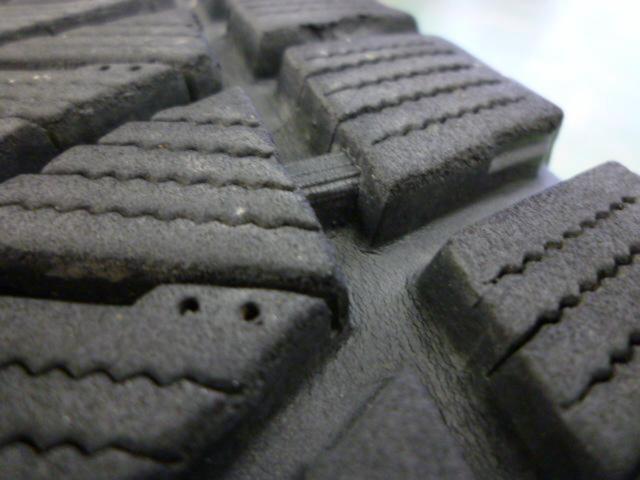 棚D NI2103-8025 BRIDGESTONE BLIZZAK DM-V2 1本