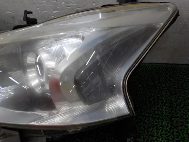 NISSAN ヘッドライト
