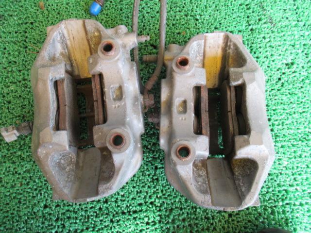 GT306-447 トヨタ 30セルシオ純正フロントブレーキキャリパー 左右セット