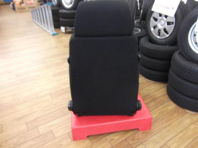 RECARO LX-VS RH側
