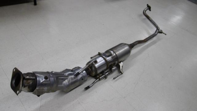 トヨタ 30プリウス 後期純正 触媒/フロントパイプ V03491 | カー用品  