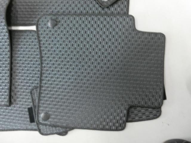 メーカー不明 ベンツフロアマット 