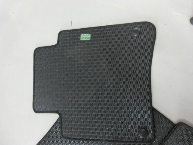 メーカー不明 ベンツフロアマット 