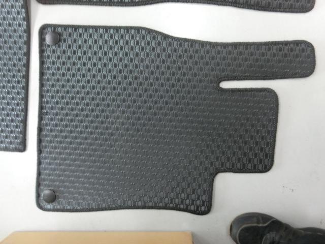 メーカー不明 ベンツフロアマット 
