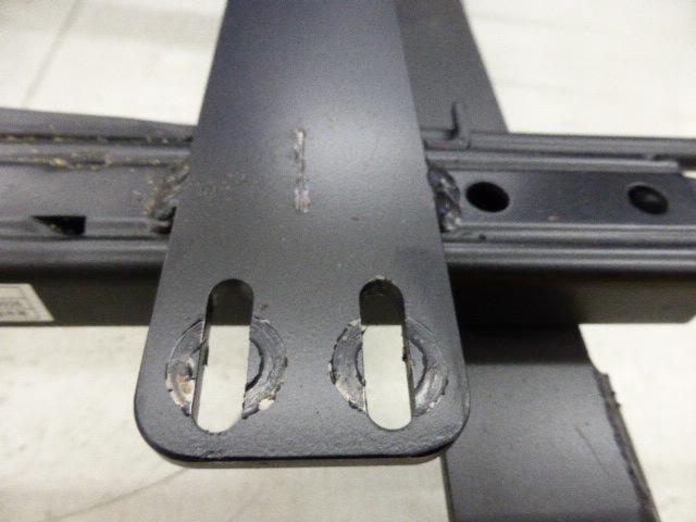 NI2203-6058 【運転席 R側】メーカー不明 シートレール