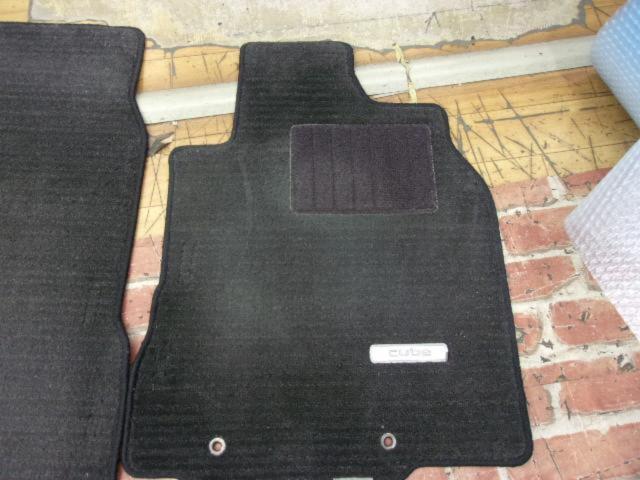 日産キューブZ12/純正フロアマット【1台分】 血なまぐさく 