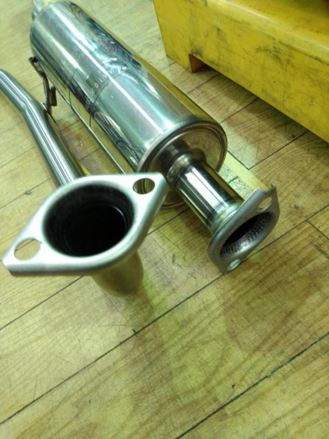 テックサーフのエキパイは“曲げ”の技で妖艶なアールを描く ｜バイクブロス MsiDtsoyバイクアクセサリー 改造エキゾーストパイプ エキゾーストマフラー (ブラック)