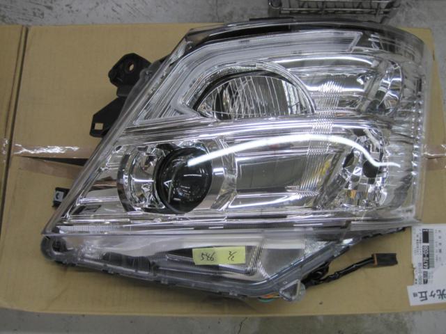 日産 キャラバン NV350 後期 純正LEDヘッドライト | 目立った傷や汚れ 