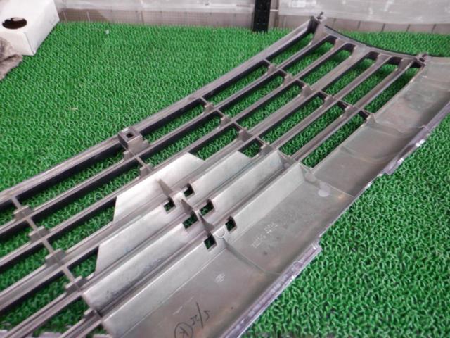 NISSAN 前期純正フロントグリル 【エルグランド E50系】