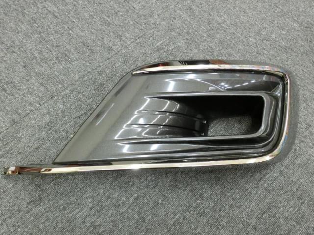 トヨタ純正 80系エスクァイア 後期純正フォグカバー 品番:08401-28080 
