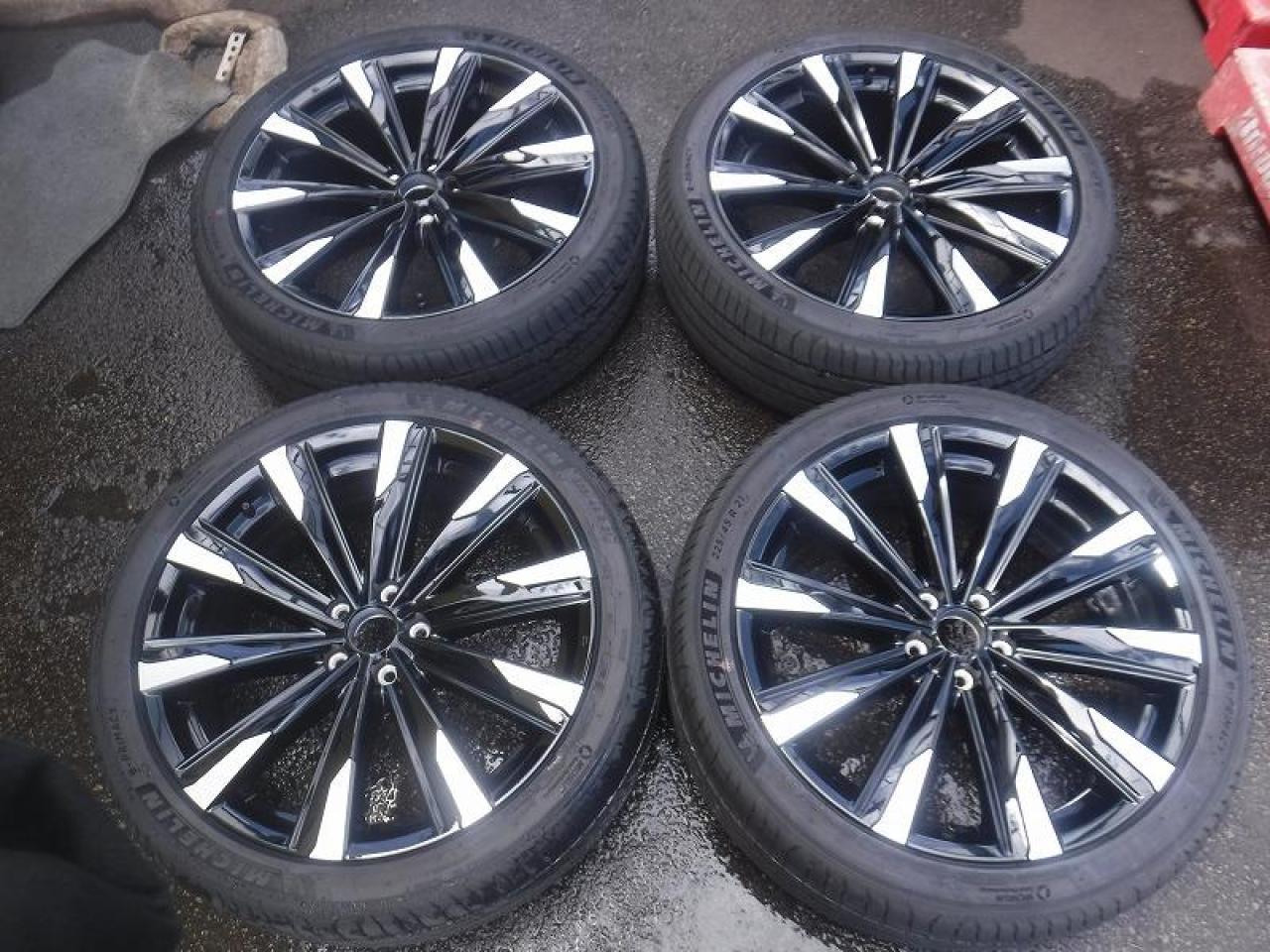 クラウン クロスオーバー 純正アルミホイール 225/45R21 1本のみ はさまっ