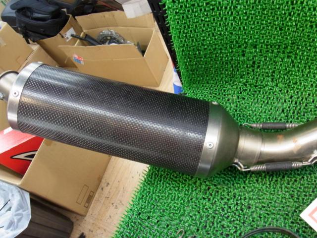 値下げしました!Z1000(2003年)より取外し AKRAPOVIC(アクラポビッチ) レーシングライン ステンレス フルエキゾースト カーボンサイレンサー *レース用