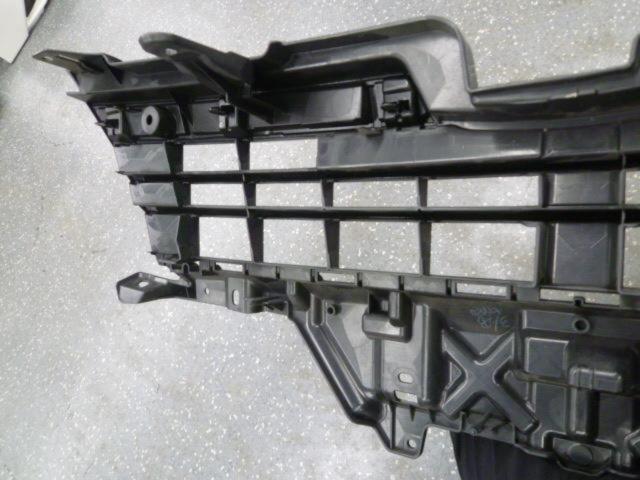 トヨタ純正】 純正フロントグリル □ ヴォクシー 80系 前期 | やや傷や 