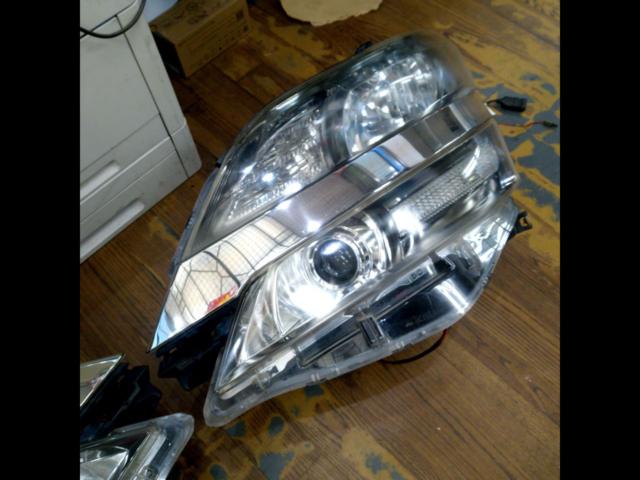 20ヴェルファイア 加工ヘッドライト 20系ヴェルファイア ヘッドライト加工 | カスタムショップ【 20ヴェルファイア純正ヘッドライト