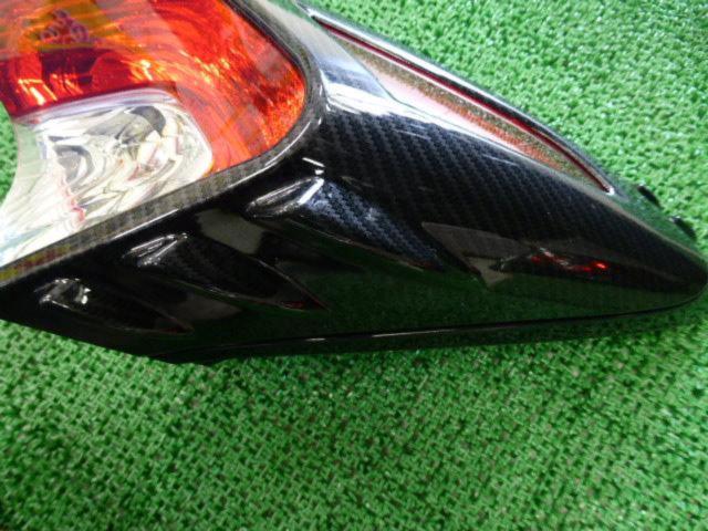 トヨタ純正 CH-Rテールレンズ+カーボン柄カバー