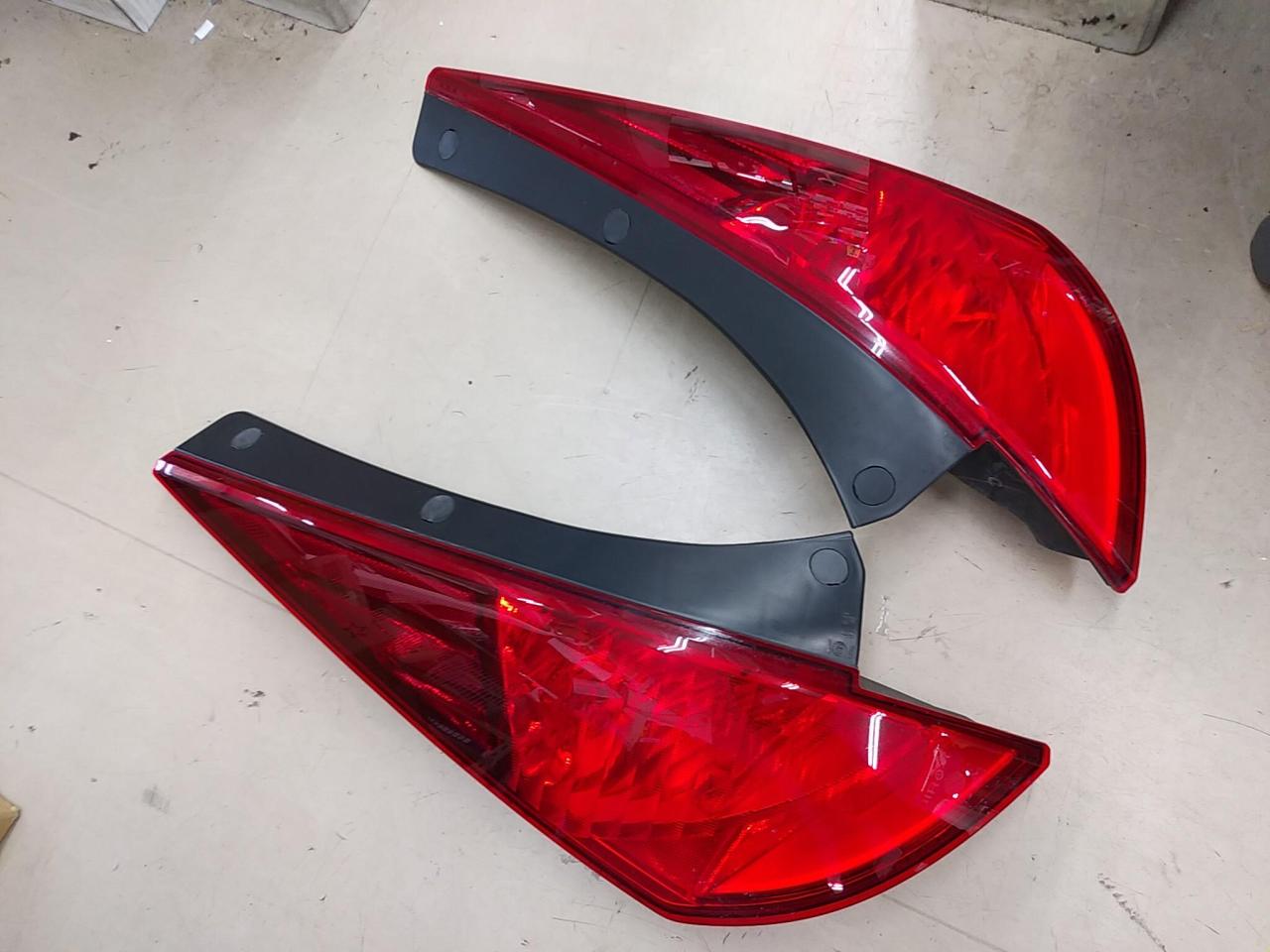 フェアレディS130Z後期テールランプ左右&ゴムパッキン 繁く