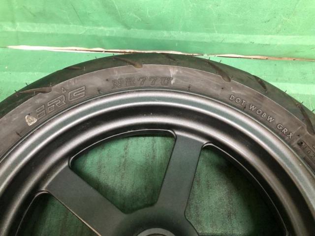赤札!!【ワケアリ】HONDA グロム JC92 純正フロントホイール + IRC NR77U 2022年製