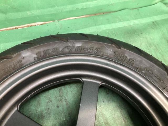 赤札!!【ワケアリ】HONDA グロム JC92 純正フロントホイール + IRC NR77U 2022年製