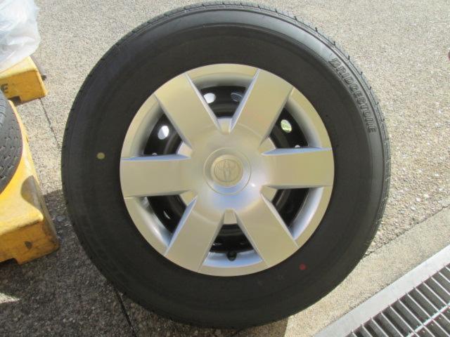 トヨタ 200系ハイエース DX 純正スチールホイール + BRIDGESTONE 