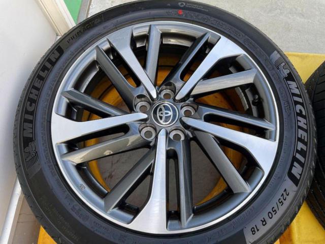 トヨタ カローラクロス Zグレード 純正ホイール + MICHELIN PRIMACY 4 