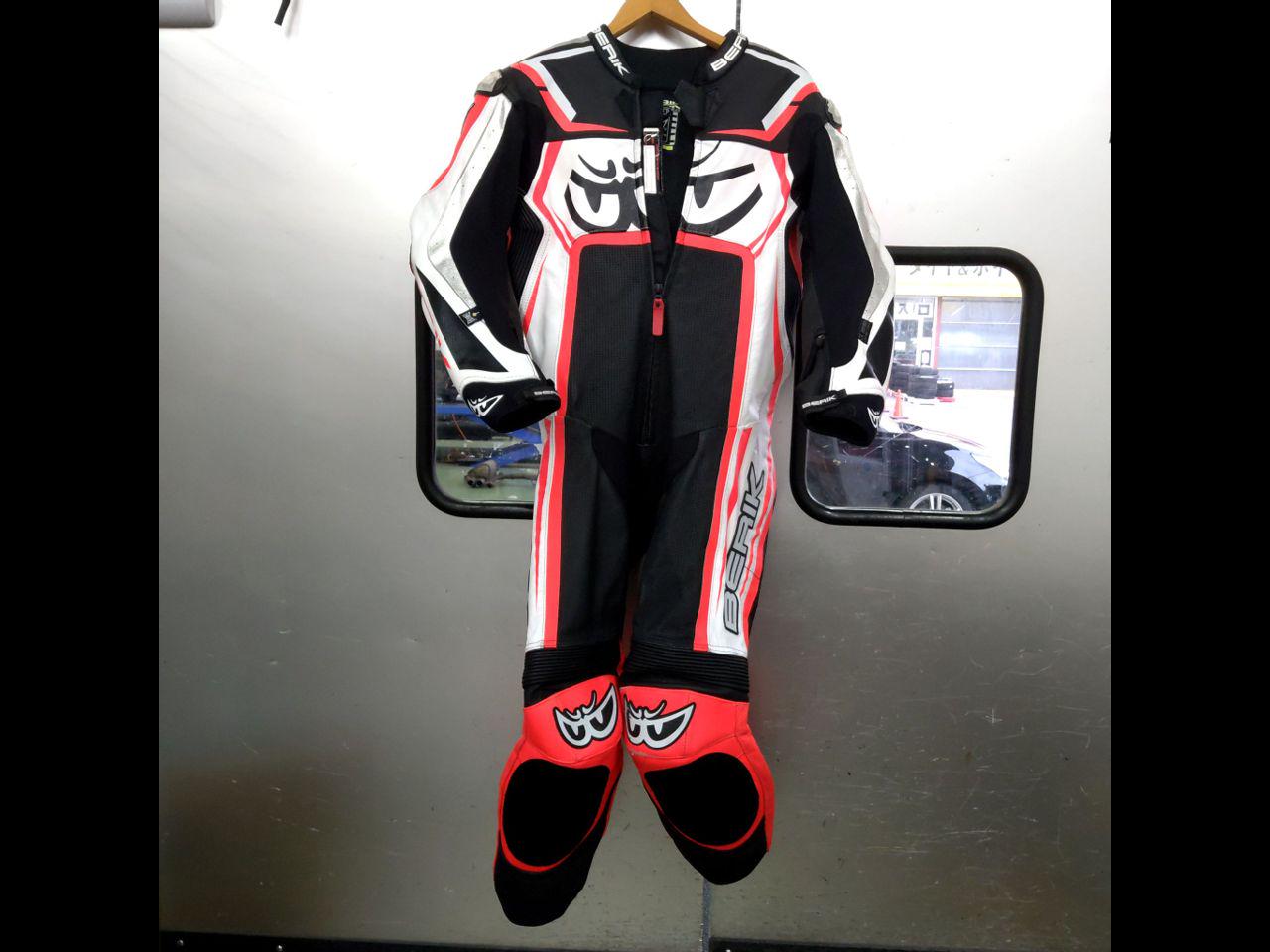 サイズ 50 BERIK RACEDEP 2.0 レーシングスーツ バイク用品 ウエア レーシングスーツ(二輪)を通販で購入する