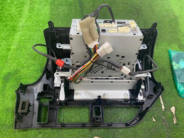 トヨタ純正 ［NSZN-Z66T］ 【10インチ大画面!! 80系VOXYのパネル付き 