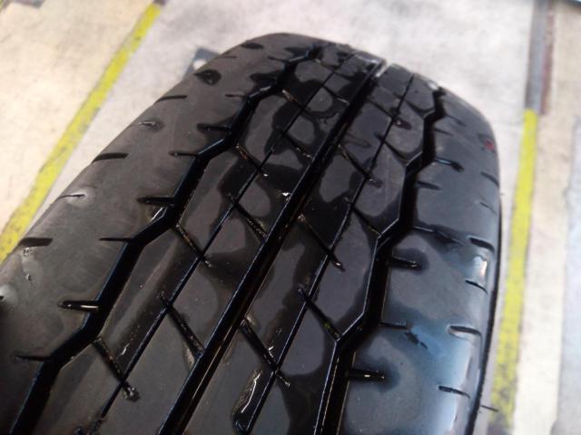 トヨタ ハイエース純正ホイール + DUNLOP SP175N | やや傷や汚れあり 