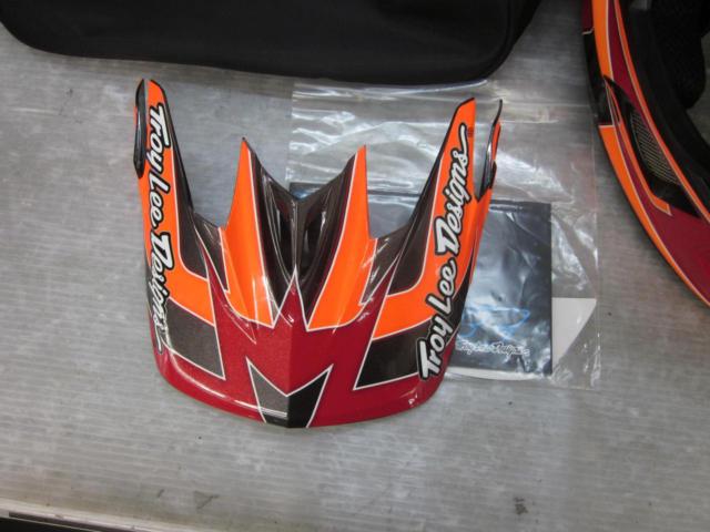 TroyLeeDesigns D3 カーボンオフロードヘルメット