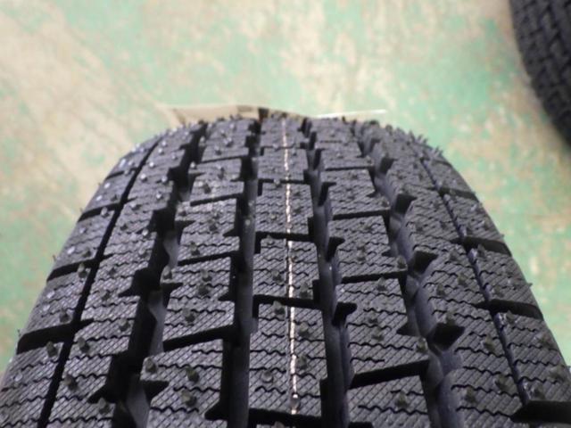 コンテナ メーカー不明スチールホイール  + BRIDGESTONE(ブリヂストン) W300