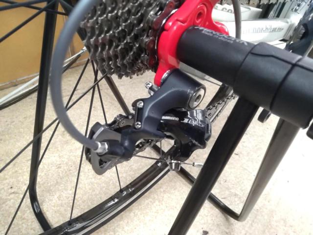 3大特価!! BRIDGESTONE ANCHOR RA6 アルミフレームロードバイク ホワイト×レッド 2011年モデル/2×10S ※ホイールカスタム車!!/タイヤとブレーキシュー新品交換済み!!