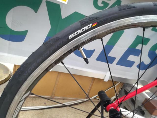 3大特価!! BRIDGESTONE ANCHOR RA6 アルミフレームロードバイク ホワイト×レッド 2011年モデル/2×10S ※ホイールカスタム車!!/タイヤとブレーキシュー新品交換済み!!