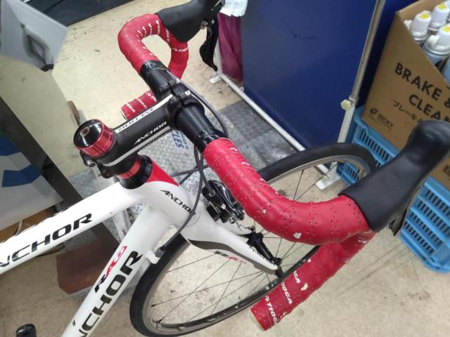 3大特価!! BRIDGESTONE ANCHOR RA6 アルミフレームロードバイク ホワイト×レッド 2011年モデル/2×10S ※ホイールカスタム車!!/タイヤとブレーキシュー新品交換済み!!