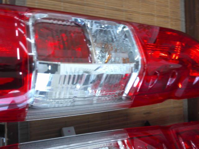 【200系ハイエース】 TOYOTA 純正 テールランプ 寒冷地仕様