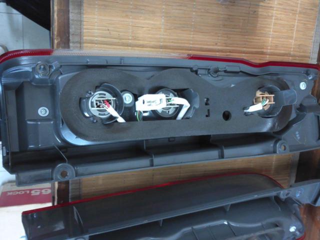 【200系ハイエース】 TOYOTA 純正 テールランプ 寒冷地仕様